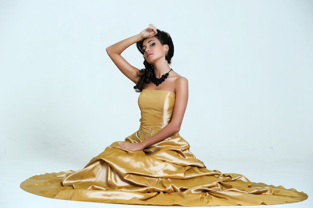 girl in golden dress - Foto, imagen