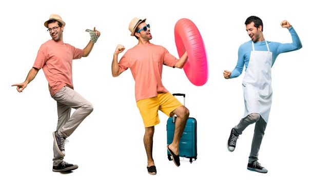 Groep man met rekeningen, chef-kok en man met hoed en zonnebril op zijn zomer vakantie genieten van dansen tijdens het luisteren naar muziek op een feestje - Foto, afbeelding