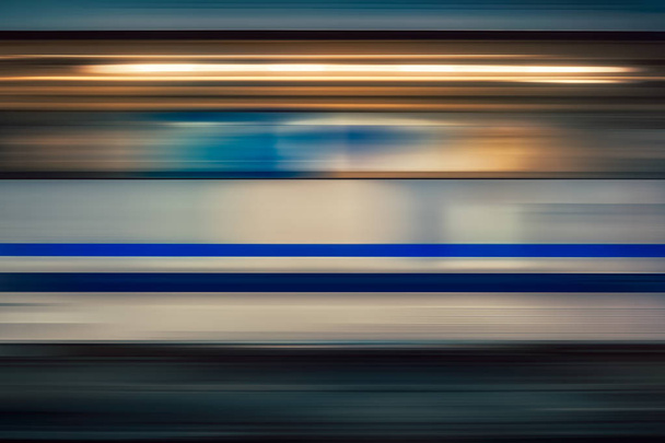 Desfoque de movimento do trem de alta velocidade
 - Foto, Imagem