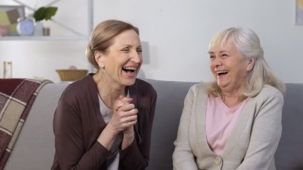 Aged female women laughing remembering youth, nursing home leisure, friendship - Imágenes, Vídeo