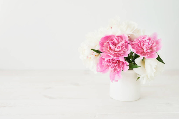 peonies in a vase on a white background - Foto, Imagen