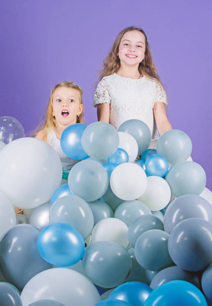 Just live it out to the fullest and have fun. Happy sisters enjoy birthday celebration. Little girls celebrating birthday with air balloons. Small children having birthday party. Happy birthday - Zdjęcie, obraz
