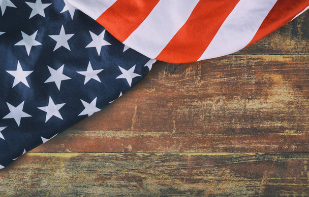 Bandera americana sobre fondo de madera Memorial day
 - Foto, imagen