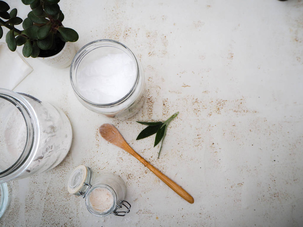 Diy ev yapımı için hindistan cevizi yağı ve soda gibi malzemelerle ayarlayın  - Fotoğraf, Görsel