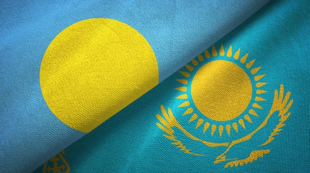 Palau und Kasachstan zwei Flaggen Textilstoff, Textur - Foto, Bild