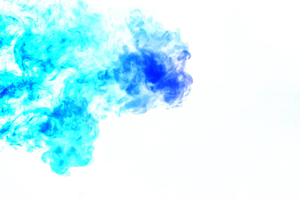 Vapor colorido exhalado del vapor con una transición suave de
 - Foto, imagen