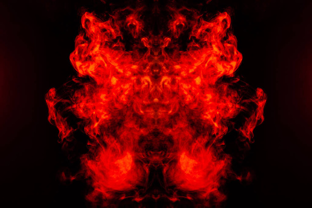 ホラーiの形で異なるオレンジと赤の色の煙 - 写真・画像