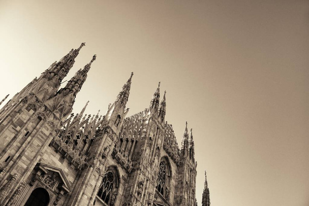 Milanon katedraali lähikuva kaunis kuvio ja veistos Italiassa.  - Valokuva, kuva