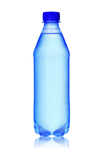 pequena garrafa de plástico com água mineral - Foto, Imagem