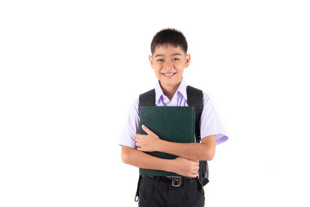 Μικρό asain αγόρι με στολή μαθητή σε λευκό φόντο - Φωτογραφία, εικόνα