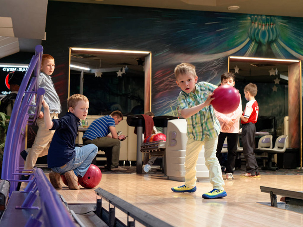 GOMEL, BELARUS - MAY 15, 2019: Continent Entertainment Center. Kids playing bowling. - Φωτογραφία, εικόνα