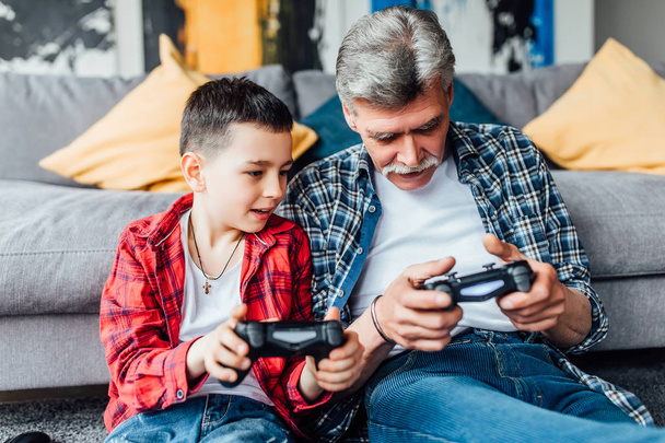 grandfather and grandson enjoying video game - Foto, Imagem