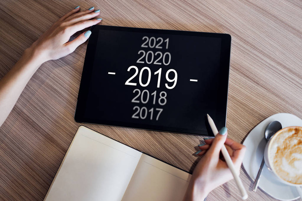 2019 year change. Goal setting and business strategy. Financial growth. - Foto, imagen