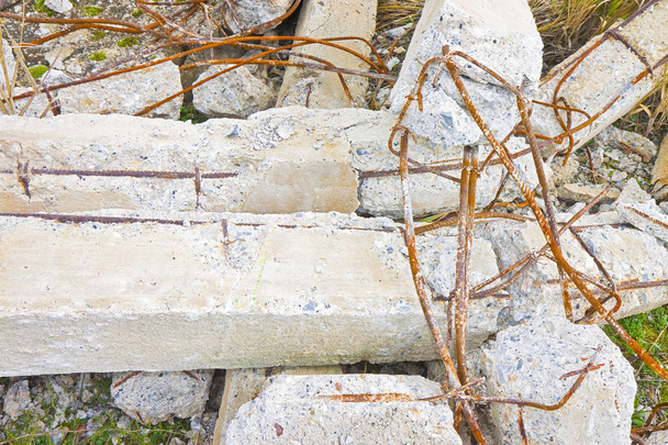 Daraltılmış takviye beton yapılar paslı çelik çubuk ile - Fotoğraf, Görsel