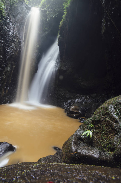 Detalhe da cachoeira Gitgit em Bali, Indonésia
 - Foto, Imagem