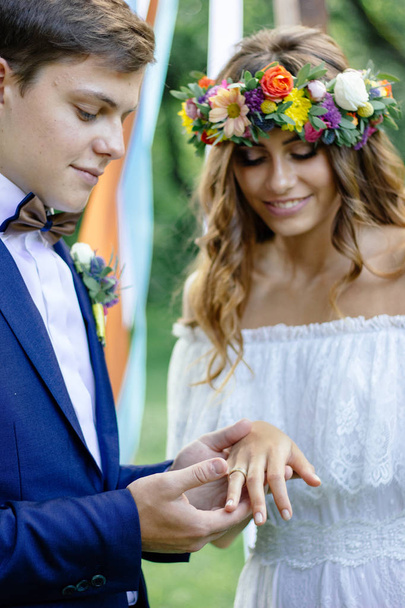 Wedding couple put on the rings on each other hands. - Fotografie, Obrázek