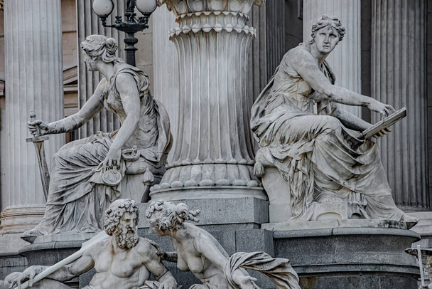 Скульптурные элементы Афины Фоунтейн (Паллады-Афины-Бруно)
 - Фото, изображение