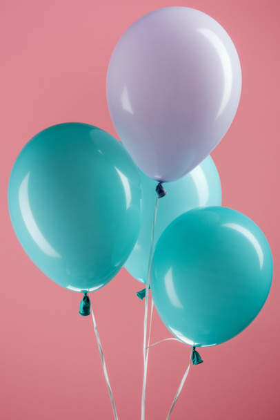 blue and purple colorful decorative festive balloons on pink background - Foto, immagini