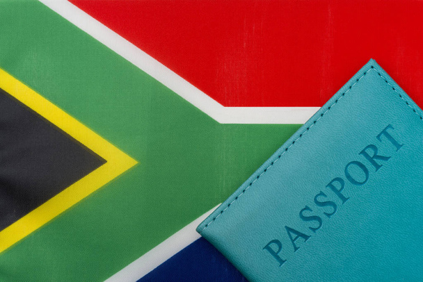 На флаге ЮАР есть паспорт
. - Фото, изображение