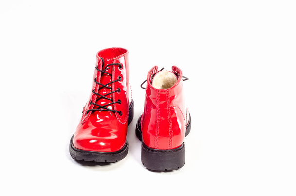 yüksek topuk ayakkabı kadınlar beyaz zemin üzerine izole kırmızı - Fotoğraf, Görsel