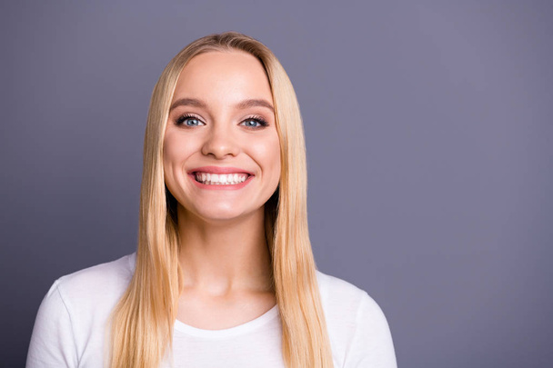 Close up photo beautiful amazing her she lady pretty optimistic sincere self-confident easy-going great mood ideal beaming perfect teeth wear casual white t-shirt isolated dark grey background - Valokuva, kuva