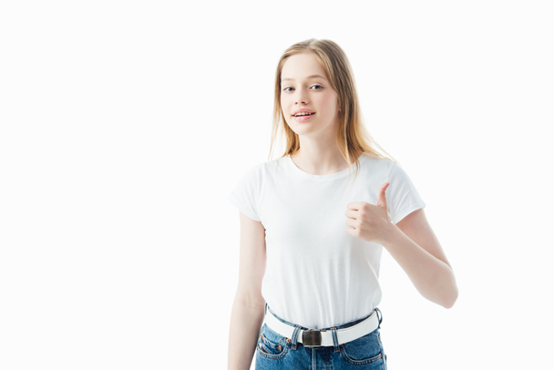 mosolyogva tizenéves lány mutatja hüvelykujját fel elszigetelt fehér - Fotó, kép