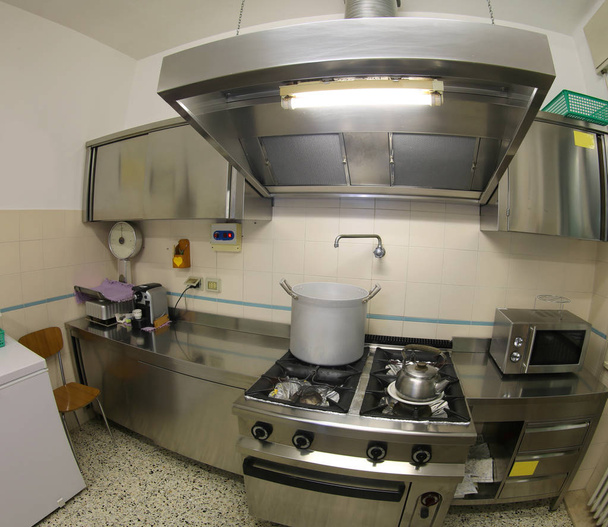 kitchen with the pot above the stainless steel stove photographe - Fotoğraf, Görsel