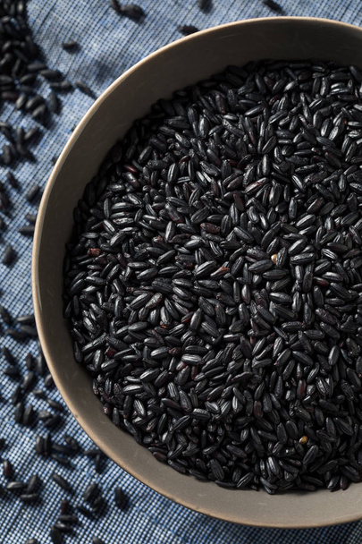 Dry Organic Black Forbidden Rice - Valokuva, kuva