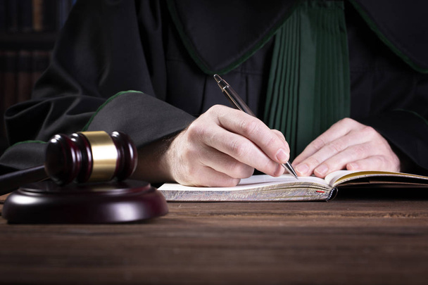 деловое или юридическое соглашение, подписанное в присутствии адвоката
 - Фото, изображение