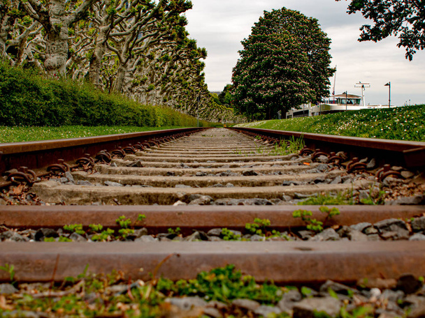 Fotografia criativa de uma antiga rota ferroviária
 - Foto, Imagem
