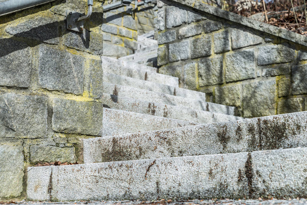 Каменная лестница в парке сверху донизу, Германия
 - Фото, изображение