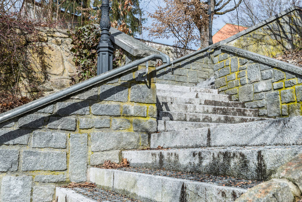 Кам'яні сходи в парку згори донизу, Німеччина - Фото, зображення