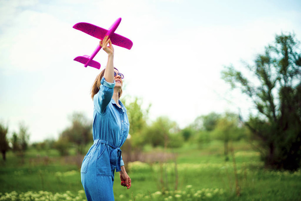 Mother playing with plane with daughter - Foto, Imagem