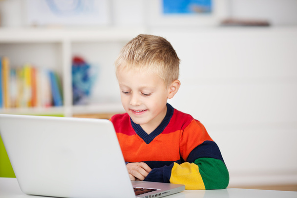 Young boy using a laptop - Foto, afbeelding