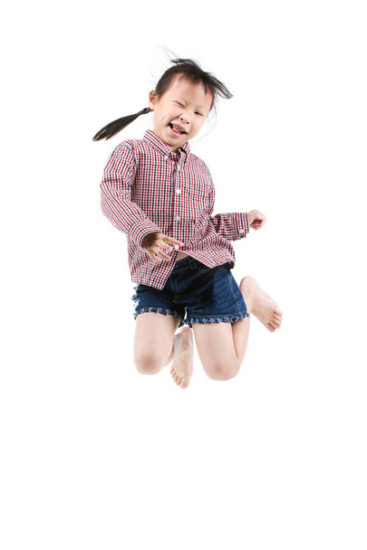 Portrait de heureux petit enfant asiatique sautant isolé sur blanc
  - Photo, image