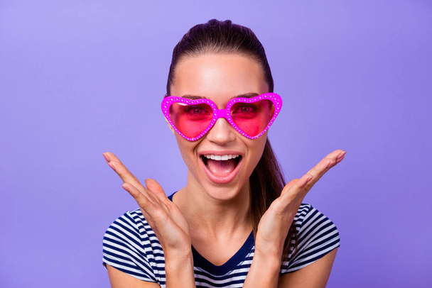 Close up photo of cute funny funky teen teenager astonished impressed incredible information discount novelty wonder scream dressed fashionable classy outfit isolated colorful violet background - Zdjęcie, obraz