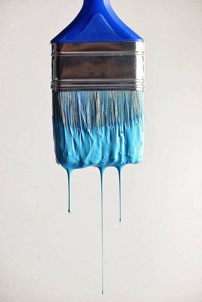 Dripping blue paint from brush - Fotoğraf, Görsel