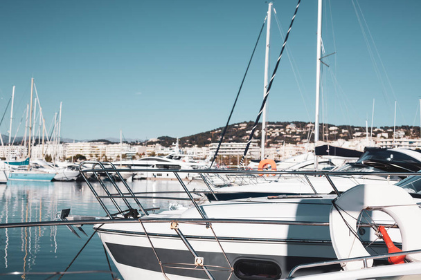 Widok jachtów w Cannes, Francja - Zdjęcie, obraz