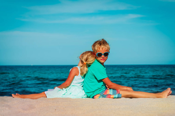 happy cute young boy and girl enjoy beach - Φωτογραφία, εικόνα