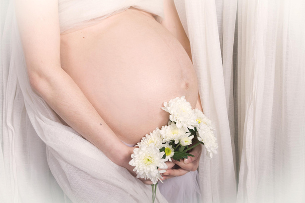 Pregnant woman with flower - Valokuva, kuva