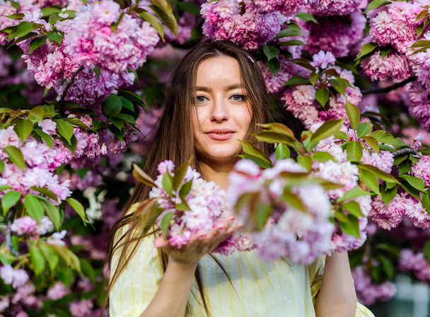 blossom smell, allergy. woman in spring flower bloom. natural summer beauty. skincare and spa. Natural cosmetics for skin. girl in cherry flower. Sakura tree blooming. Memorize this moment - Fotoğraf, Görsel