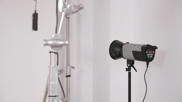 Professional lighting equipment in the studio - Footage, Video