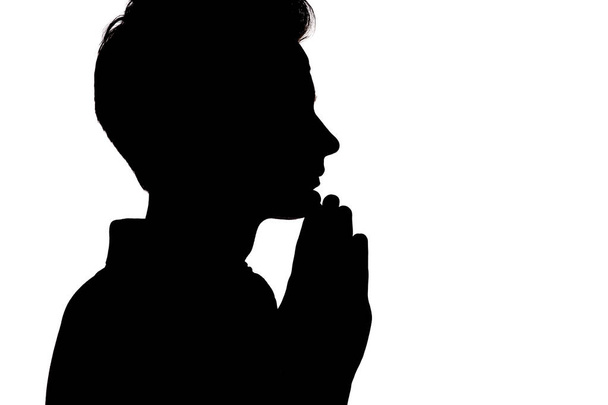 silhouette di un uomo pensante irriconoscibile con la mano sul mento, profilo del viso su uno sfondo bianco isolato
 - Foto, immagini