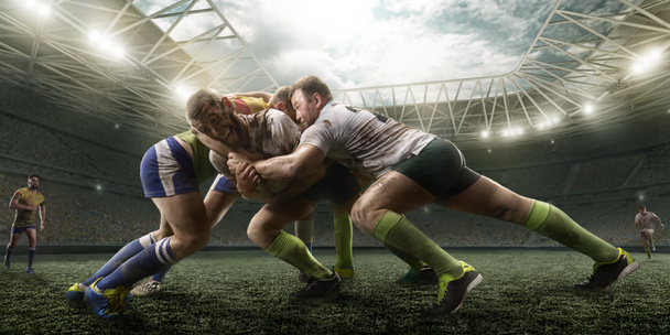 Регбисты борются за мяч на профессиональном регбийном стадионе
 - Фото, изображение