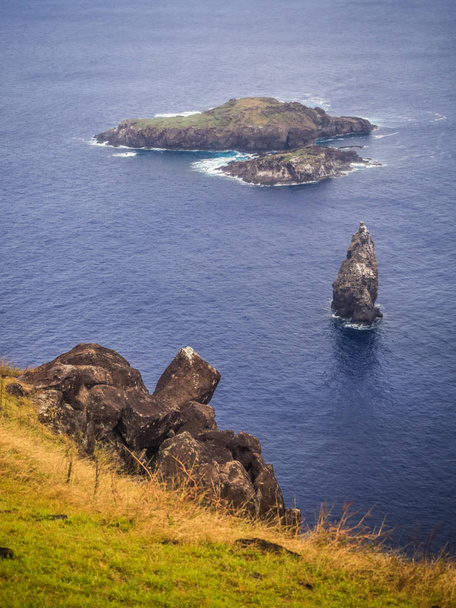 Острова или Мотус вулкана Рано-Као на острове Пасхи. Рапа-Нуи
 - Фото, изображение