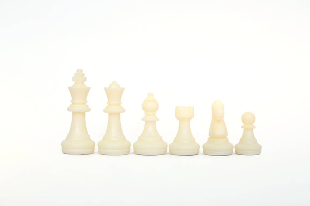 Εικόνα λευκών πιόνια σκακιού. Απομονωμένη στο λευκό φόντο. - Φωτογραφία, εικόνα