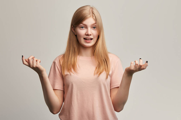 attractive excited girl explaining something with gestures - Foto, afbeelding