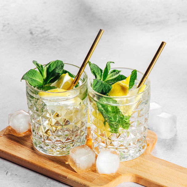 Homemade lemonade. Summer drinks with fresh citrus and ice.  - Foto, immagini