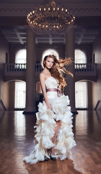 Redhead bride standing in a beautiful room - Photo, Image