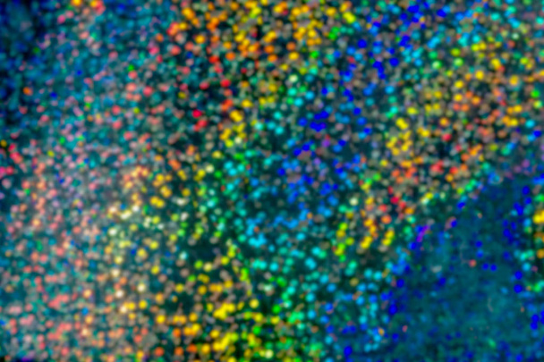 Abstracte achtergrond. Veelkleurige bokeh van kleine lichtjes in Blur. Stip lantaarns van groen, rood, blauwe kleur  - Foto, afbeelding